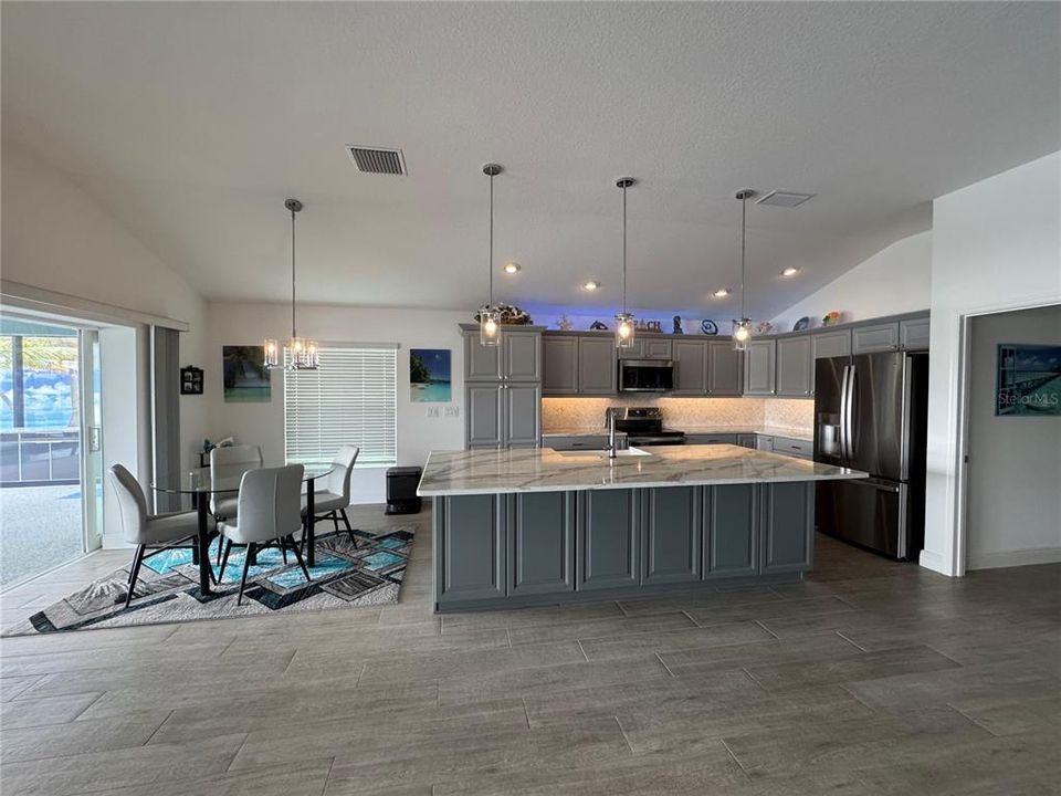 待售: $1,290,000 (4 贝兹, 2 浴室, 2555 平方英尺)