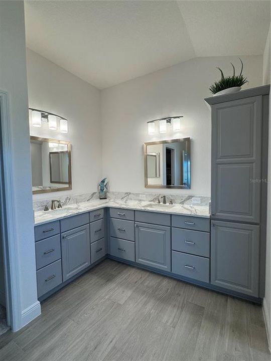 待售: $1,290,000 (4 贝兹, 2 浴室, 2555 平方英尺)