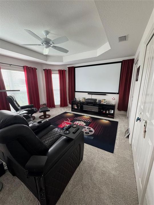 待售: $1,290,000 (4 贝兹, 2 浴室, 2555 平方英尺)