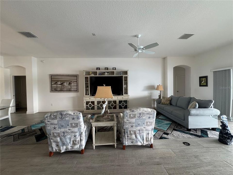 待售: $1,290,000 (4 贝兹, 2 浴室, 2555 平方英尺)