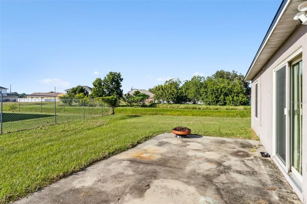 For Sale: $250,000 (2 beds, 2 baths, 1137 Square Feet)