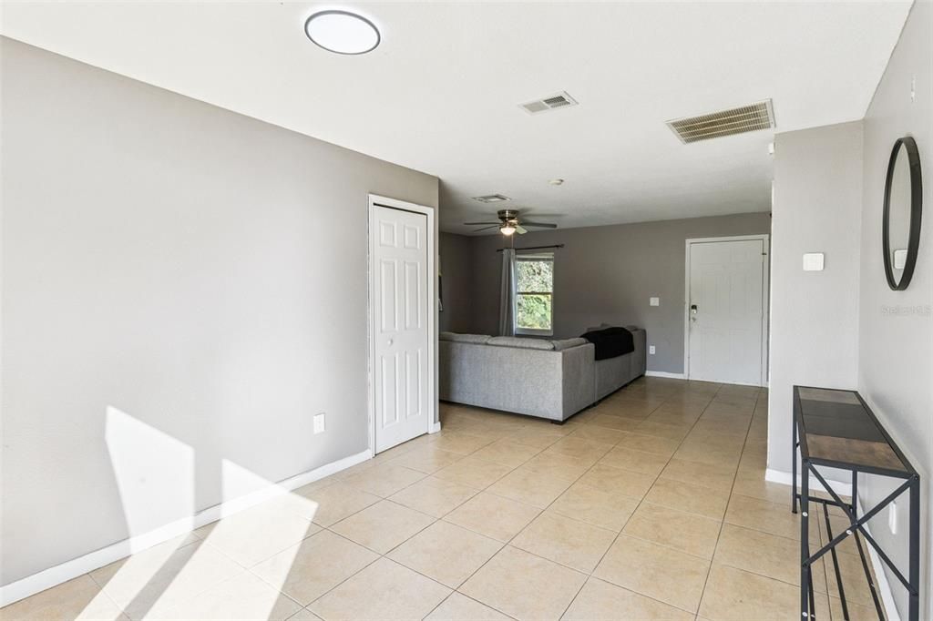 For Sale: $250,000 (2 beds, 2 baths, 1137 Square Feet)