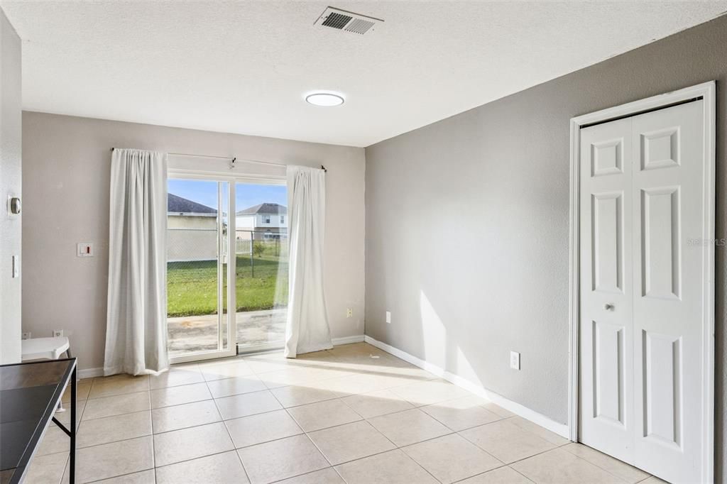 For Sale: $250,000 (2 beds, 2 baths, 1137 Square Feet)