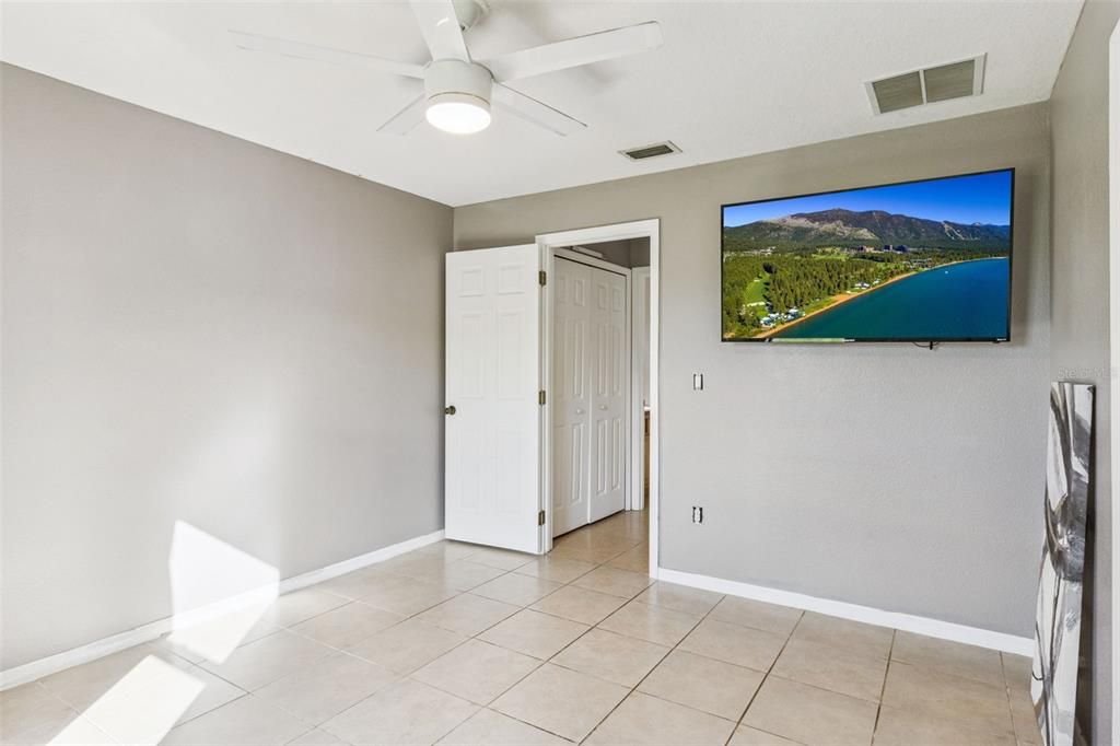 For Sale: $250,000 (2 beds, 2 baths, 1137 Square Feet)