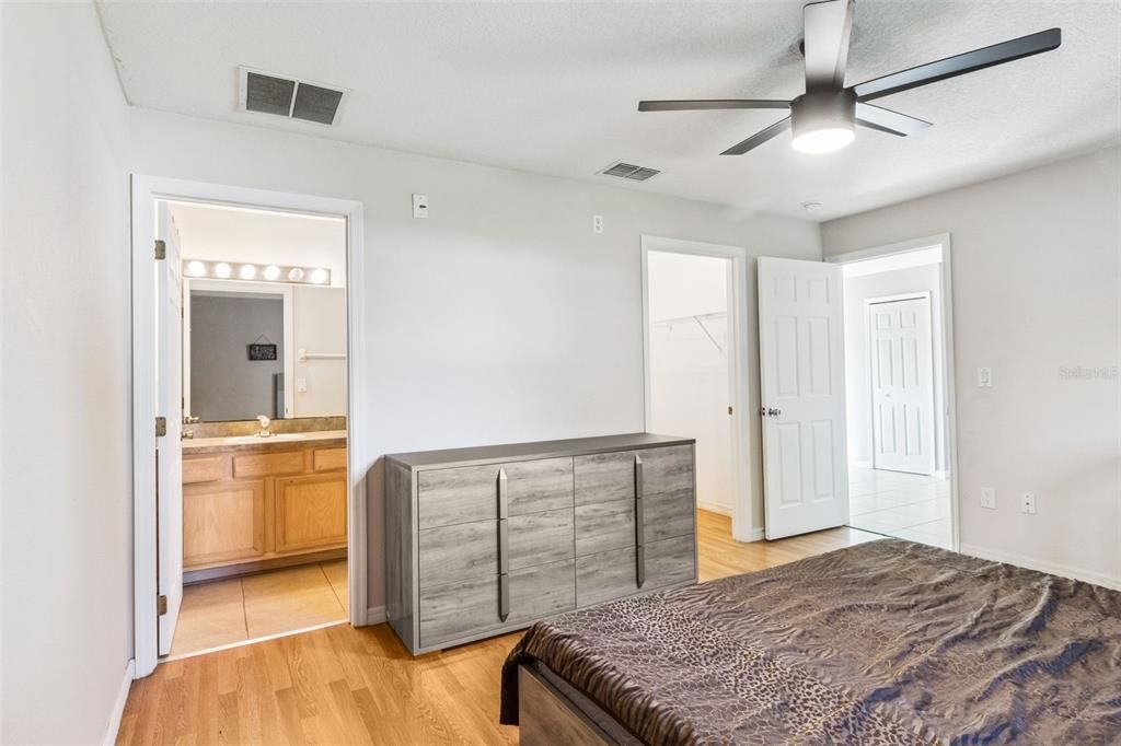 For Sale: $250,000 (2 beds, 2 baths, 1137 Square Feet)