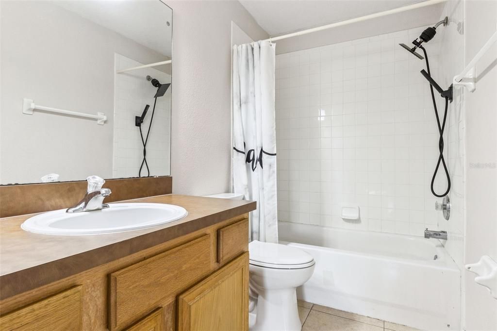 For Sale: $250,000 (2 beds, 2 baths, 1137 Square Feet)