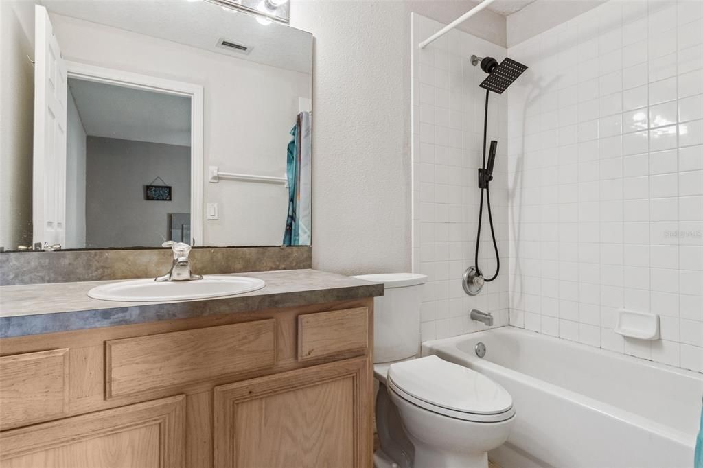 For Sale: $250,000 (2 beds, 2 baths, 1137 Square Feet)