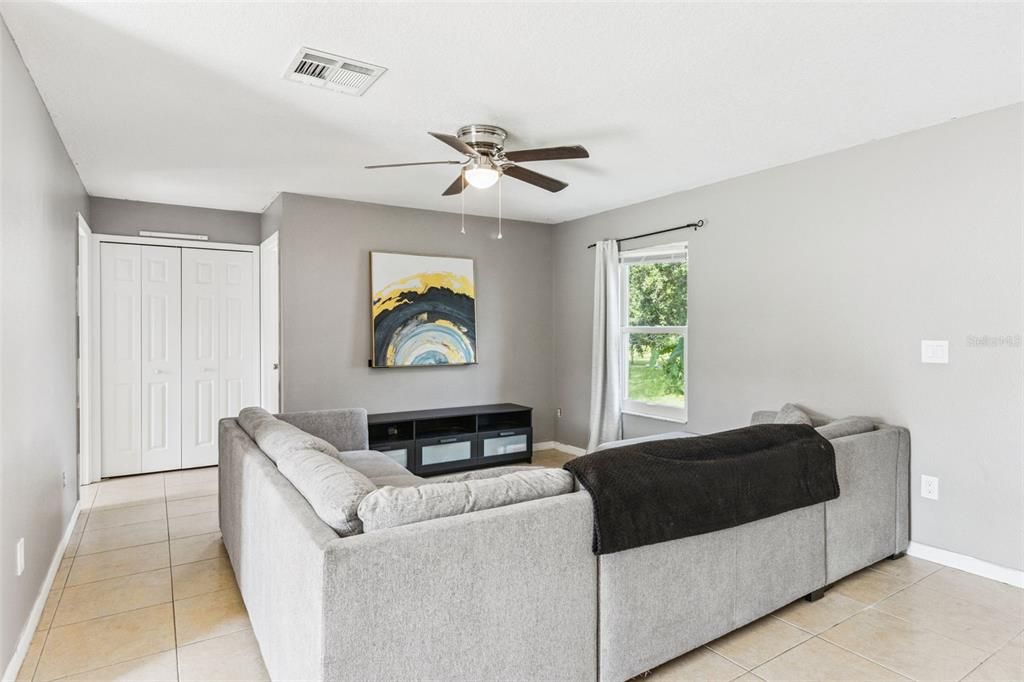 For Sale: $250,000 (2 beds, 2 baths, 1137 Square Feet)