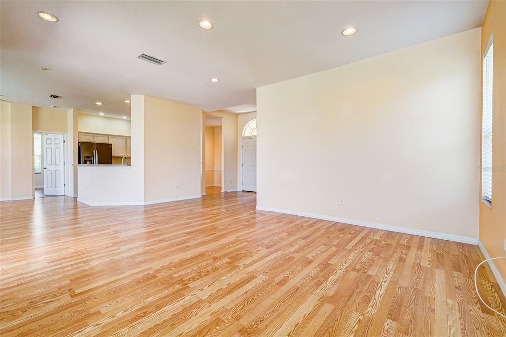 For Rent: $3,150 (3 beds, 2 baths, 1754 Square Feet)