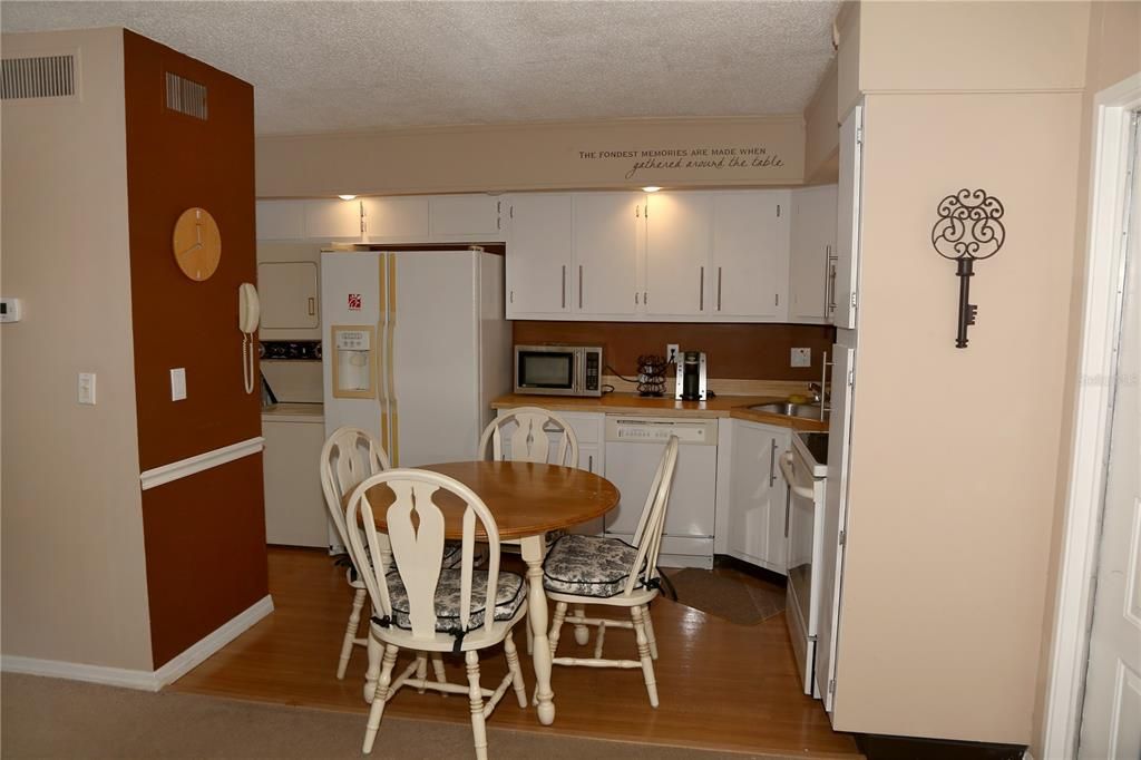 В аренду: $1,250 (1 спален, 1 ванн, 764 Квадратных фут)