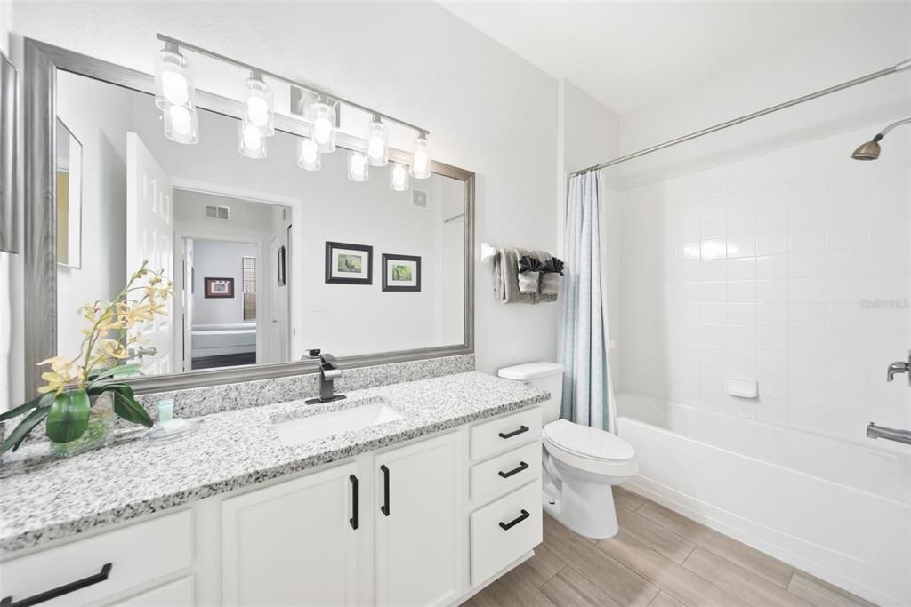 For Sale: $273,000 (2 beds, 2 baths, 1081 Square Feet)