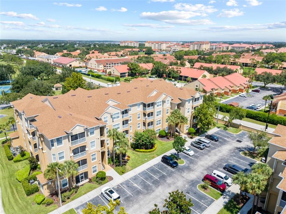 For Sale: $273,000 (2 beds, 2 baths, 1081 Square Feet)