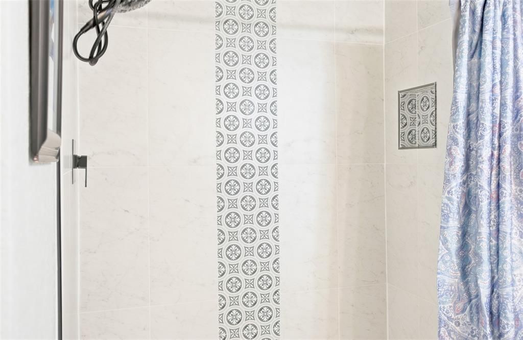 For Sale: $273,000 (2 beds, 2 baths, 1081 Square Feet)