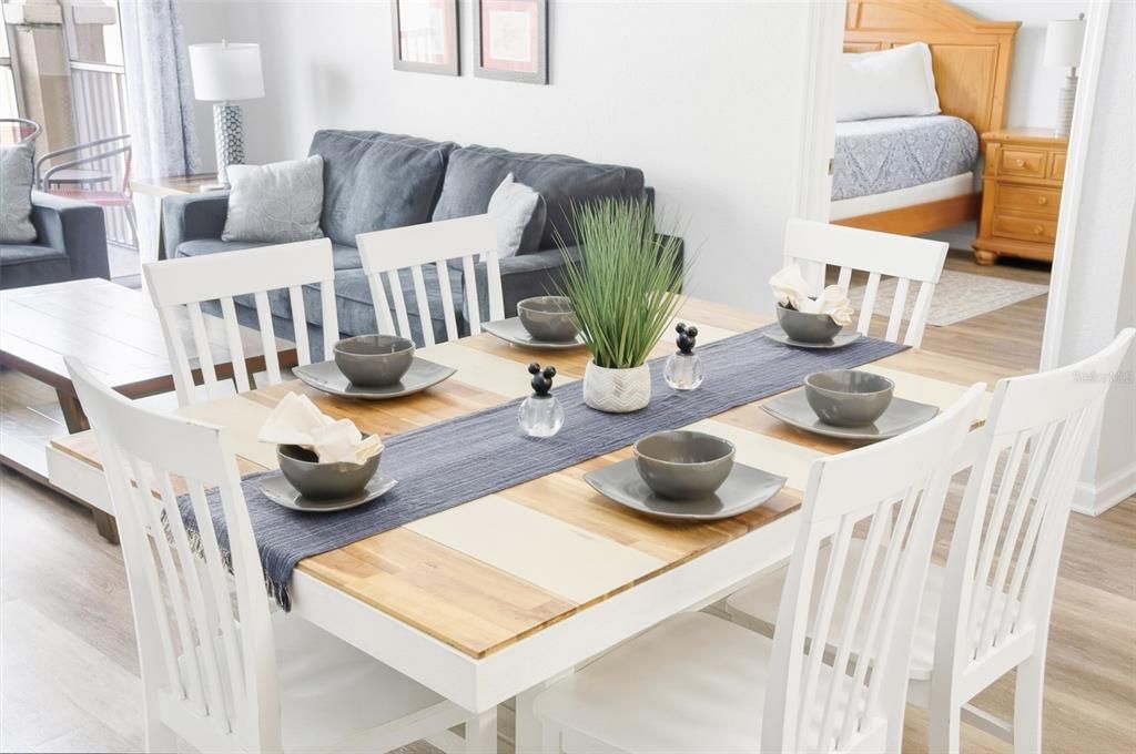 For Sale: $273,000 (2 beds, 2 baths, 1081 Square Feet)