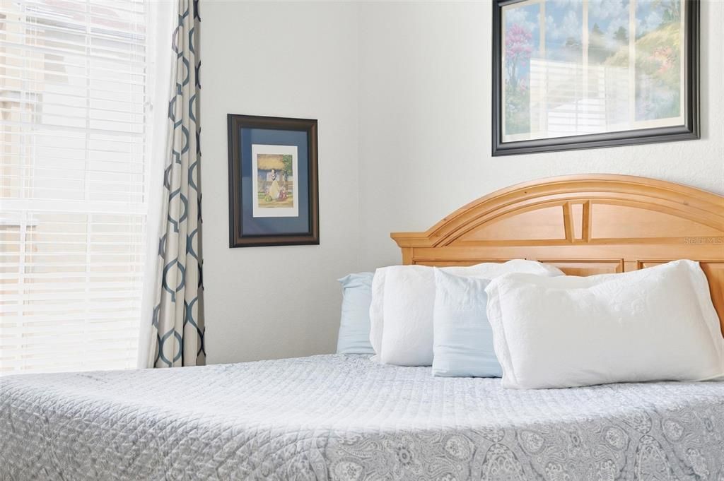 For Sale: $273,000 (2 beds, 2 baths, 1081 Square Feet)