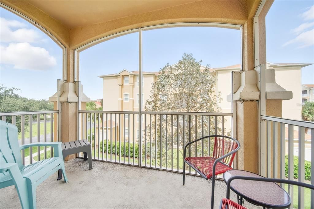 For Sale: $273,000 (2 beds, 2 baths, 1081 Square Feet)