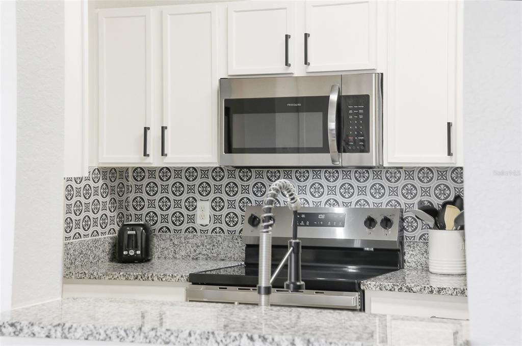 For Sale: $273,000 (2 beds, 2 baths, 1081 Square Feet)