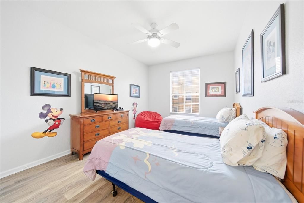 For Sale: $273,000 (2 beds, 2 baths, 1081 Square Feet)