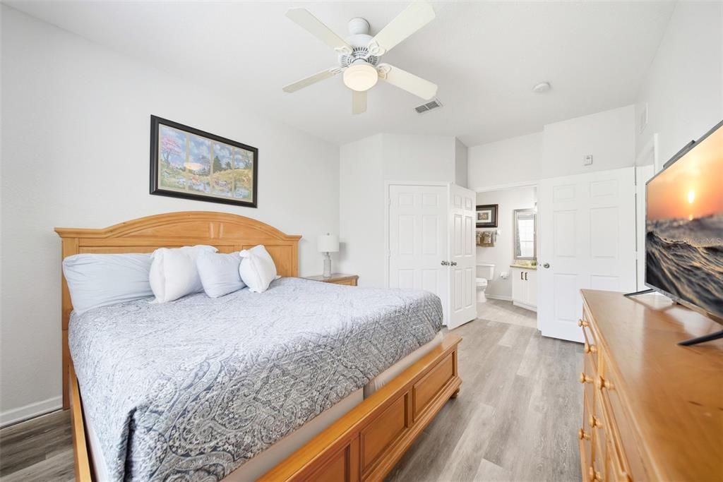 For Sale: $273,000 (2 beds, 2 baths, 1081 Square Feet)