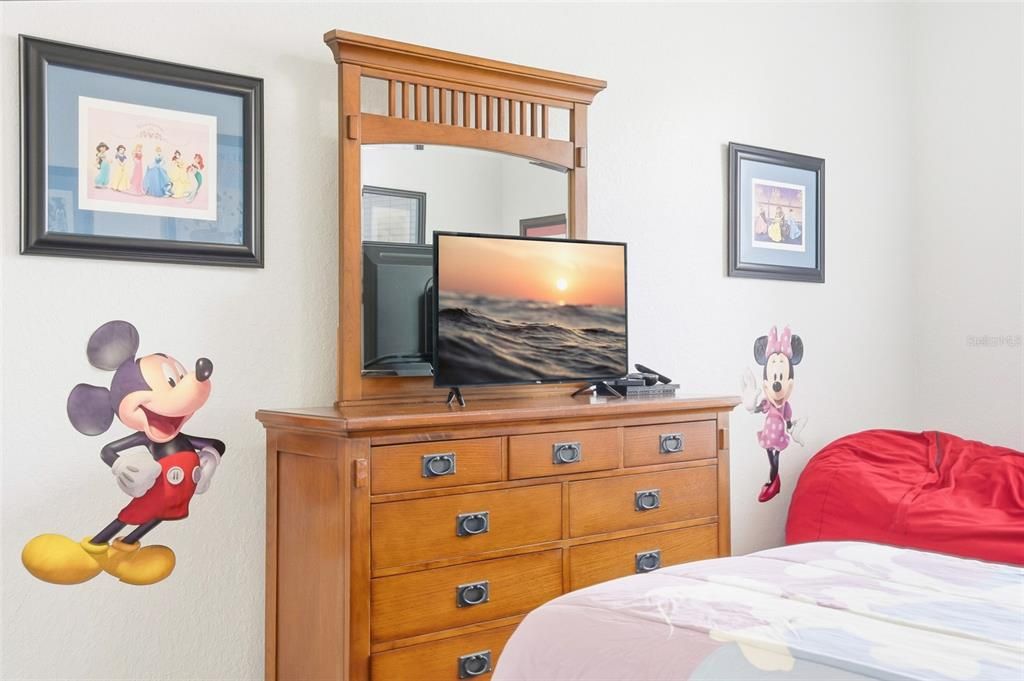 For Sale: $273,000 (2 beds, 2 baths, 1081 Square Feet)