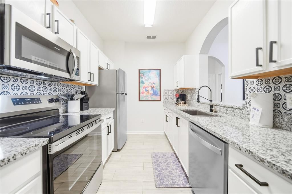 For Sale: $273,000 (2 beds, 2 baths, 1081 Square Feet)