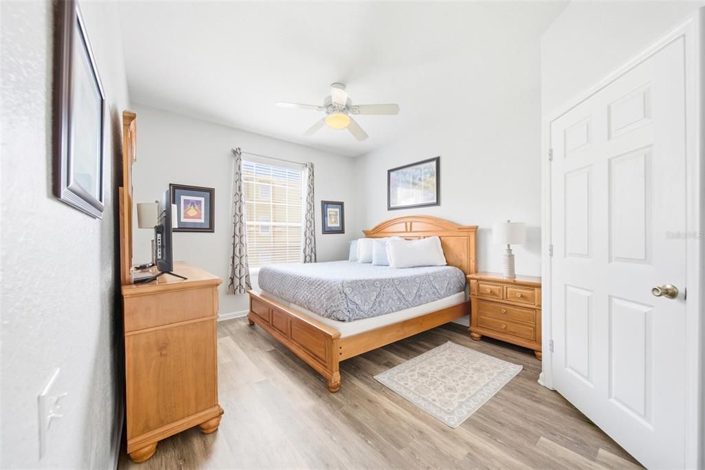 For Sale: $273,000 (2 beds, 2 baths, 1081 Square Feet)