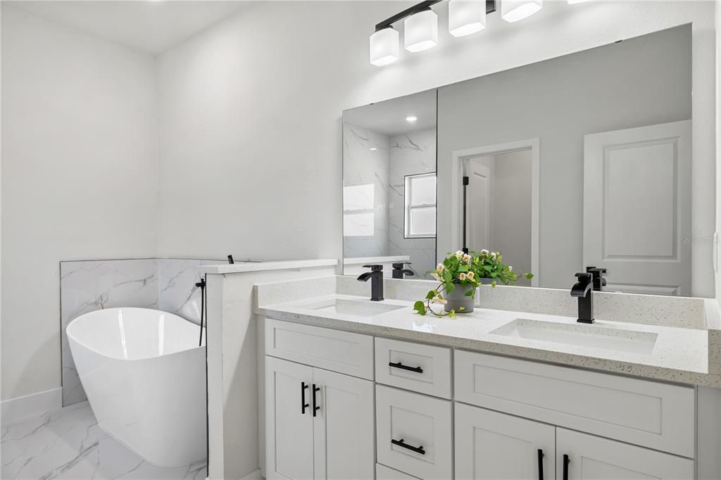 En Venta: $319,900 (4 camas, 3 baños, 1892 Pies cuadrados)