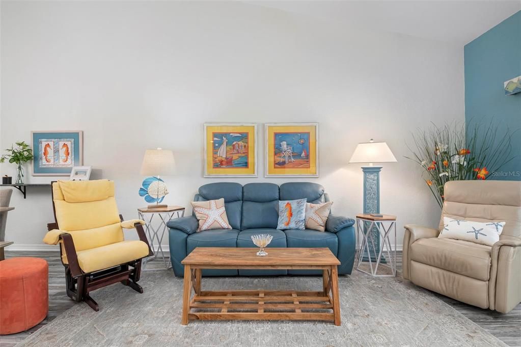 For Sale: $277,000 (2 beds, 2 baths, 1345 Square Feet)