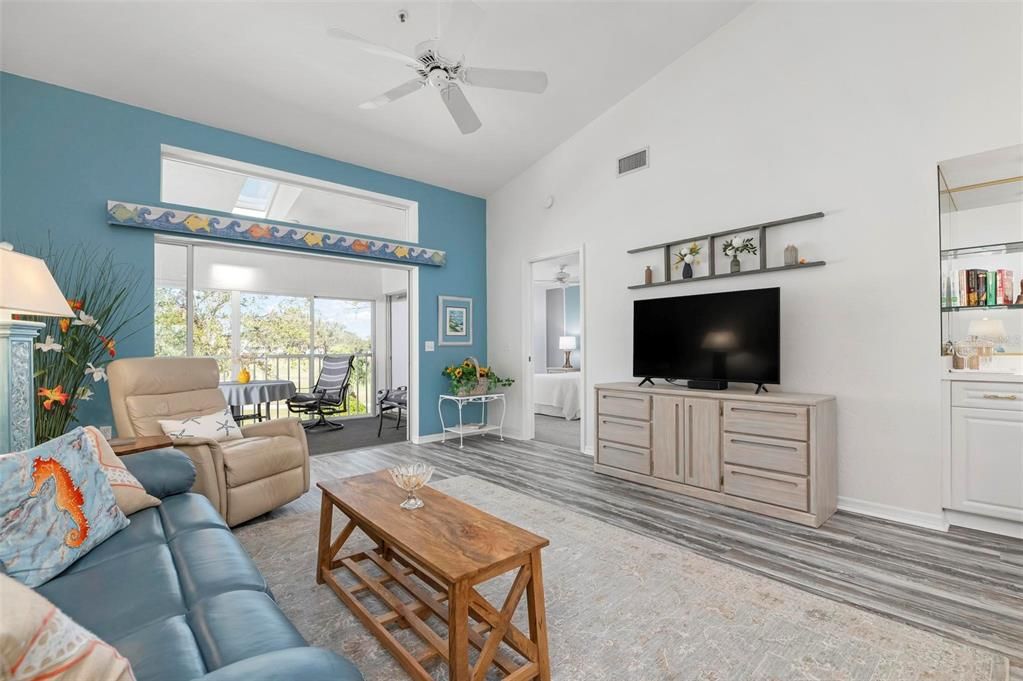 For Sale: $277,000 (2 beds, 2 baths, 1345 Square Feet)