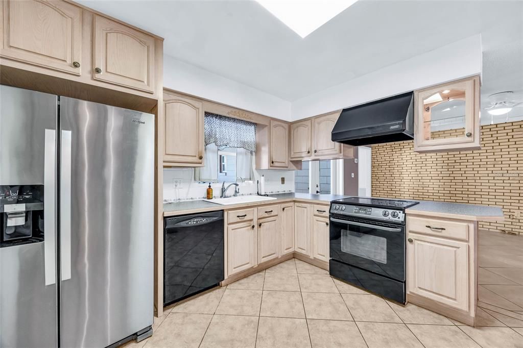 На продажу: $460,000 (3 спален, 2 ванн, 1694 Квадратных фут)