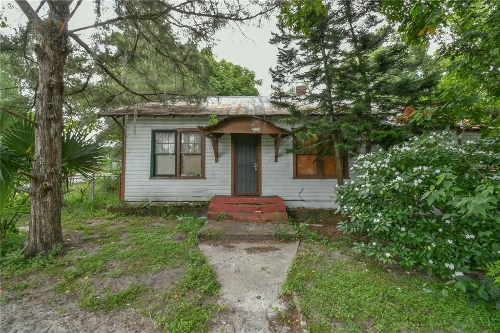 合同活跃: $140,000 (2 贝兹, 1 浴室, 912 平方英尺)