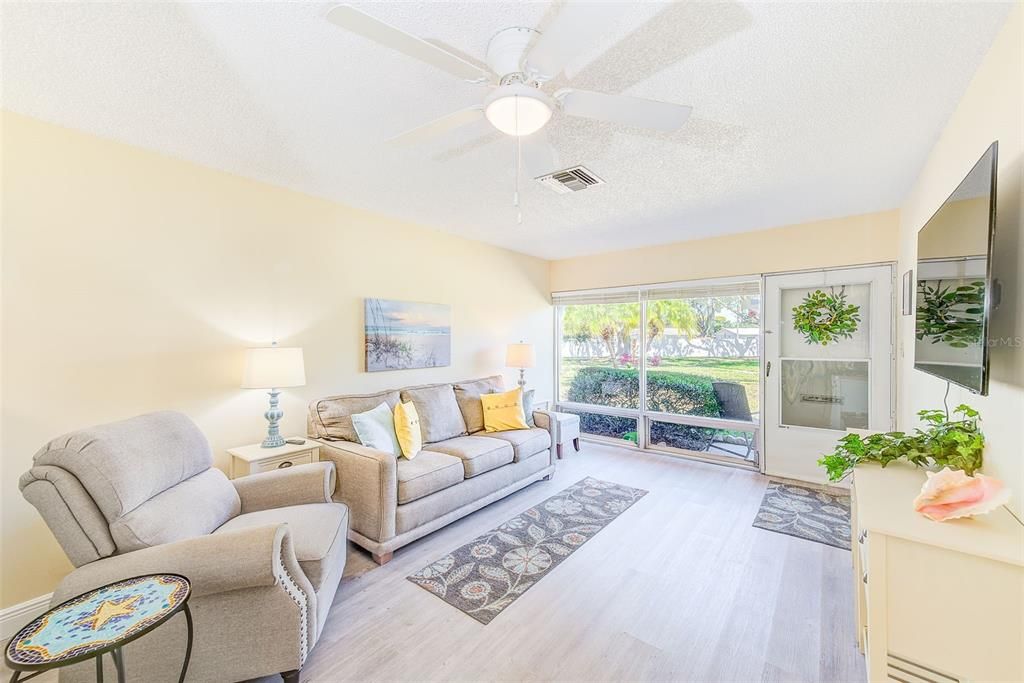 Activo con contrato: $135,000 (2 camas, 1 baños, 825 Pies cuadrados)