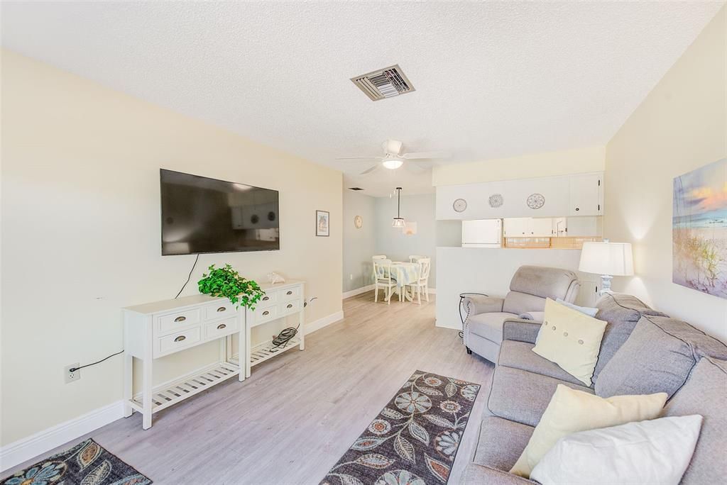 Activo con contrato: $135,000 (2 camas, 1 baños, 825 Pies cuadrados)