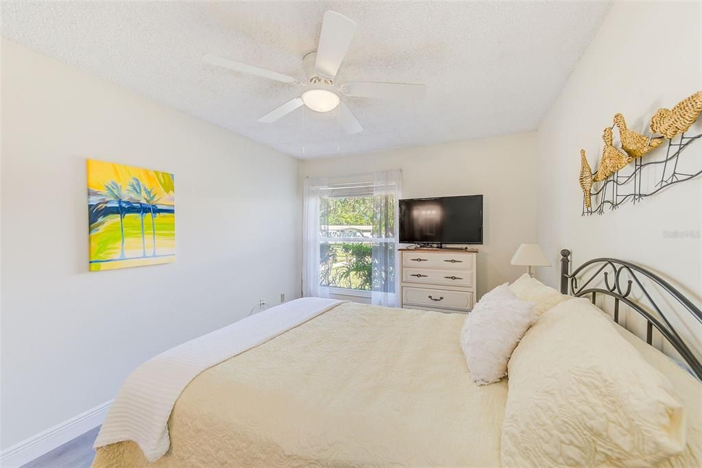 Activo con contrato: $135,000 (2 camas, 1 baños, 825 Pies cuadrados)