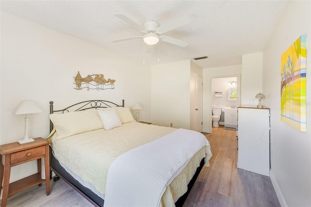 Activo con contrato: $135,000 (2 camas, 1 baños, 825 Pies cuadrados)