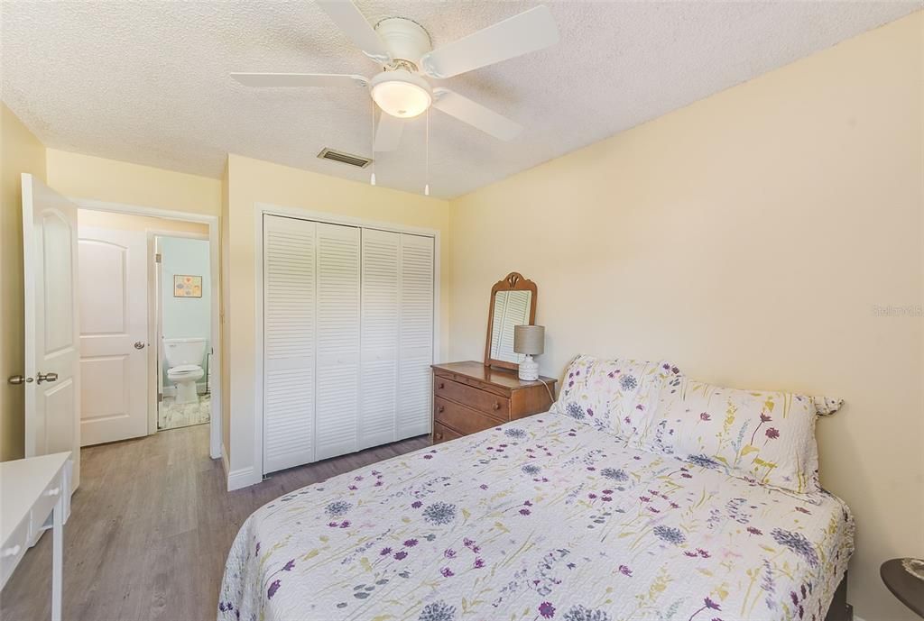 Activo con contrato: $135,000 (2 camas, 1 baños, 825 Pies cuadrados)