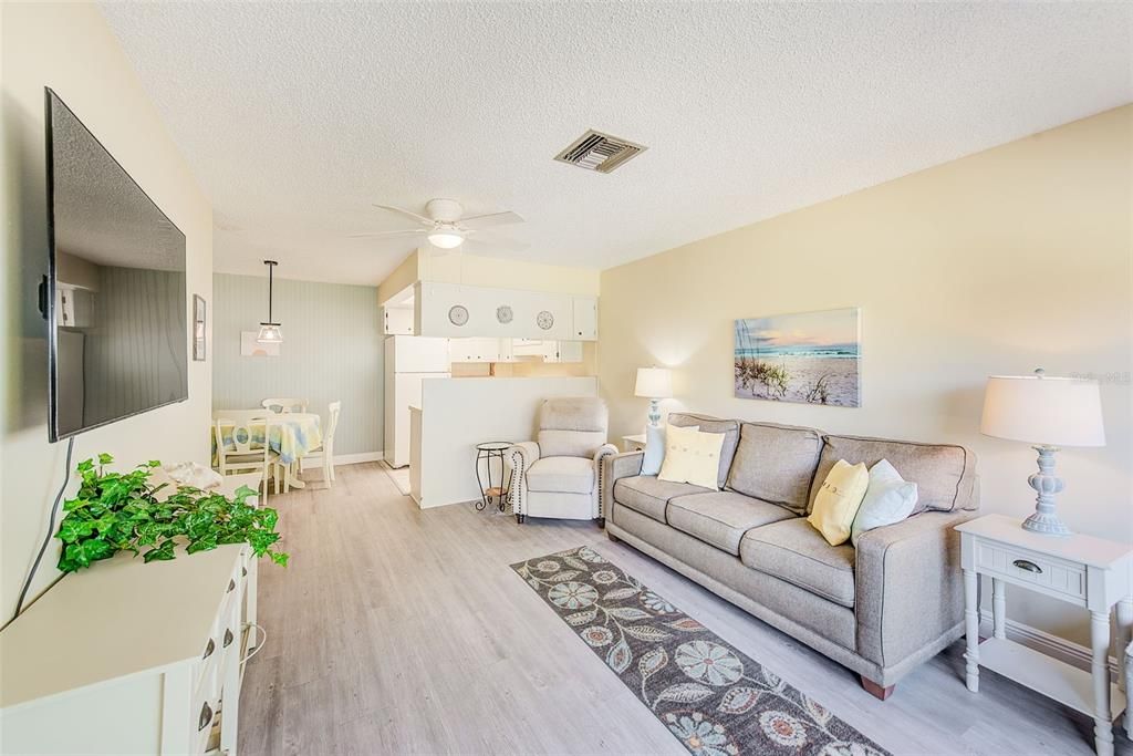 Activo con contrato: $135,000 (2 camas, 1 baños, 825 Pies cuadrados)