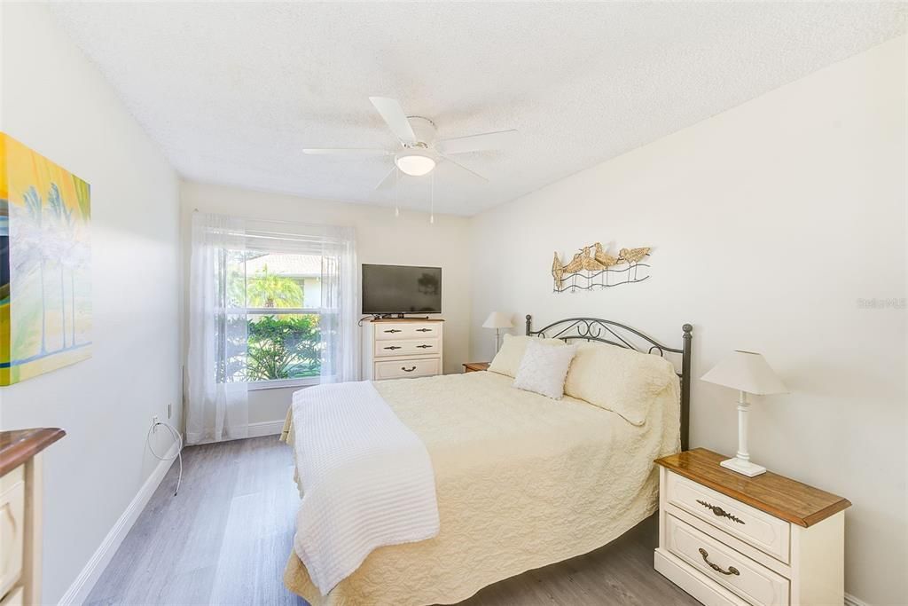 Activo con contrato: $135,000 (2 camas, 1 baños, 825 Pies cuadrados)