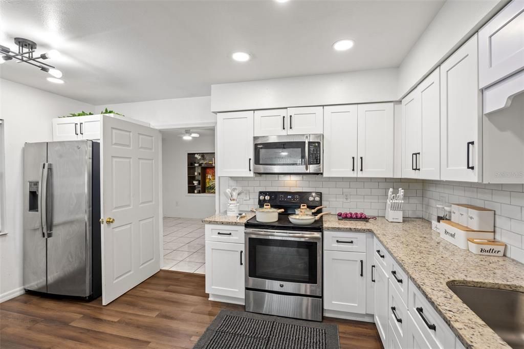 For Sale: $284,999 (3 beds, 2 baths, 1620 Square Feet)