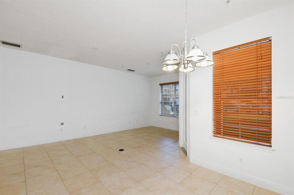 Под контрактом: $2,500 (3 спален, 2 ванн, 1674 Квадратных фут)