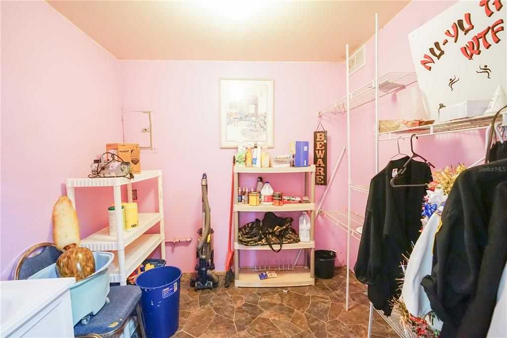 For Sale: $979,900 (4 beds, 2 baths, 2052 Square Feet)