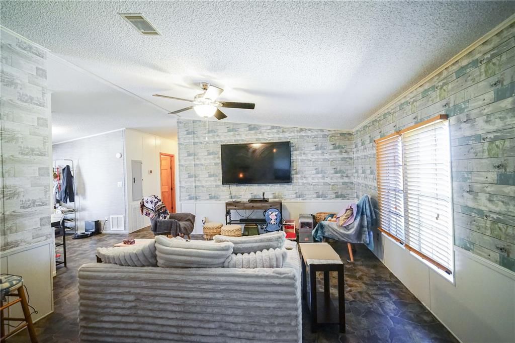 For Sale: $979,900 (4 beds, 2 baths, 2052 Square Feet)