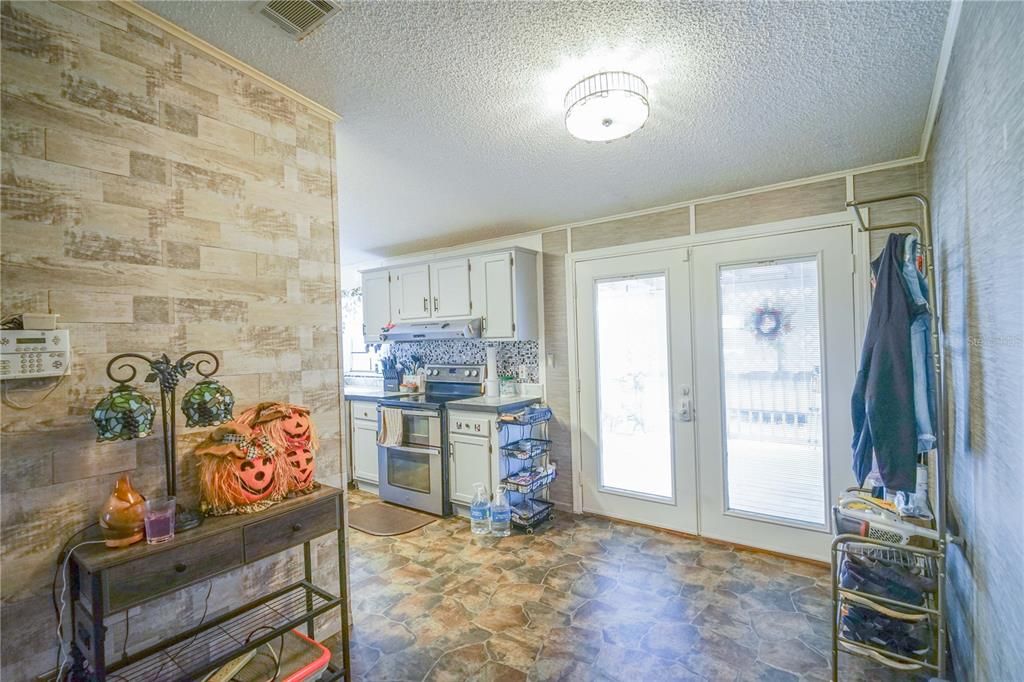 For Sale: $979,900 (4 beds, 2 baths, 2052 Square Feet)