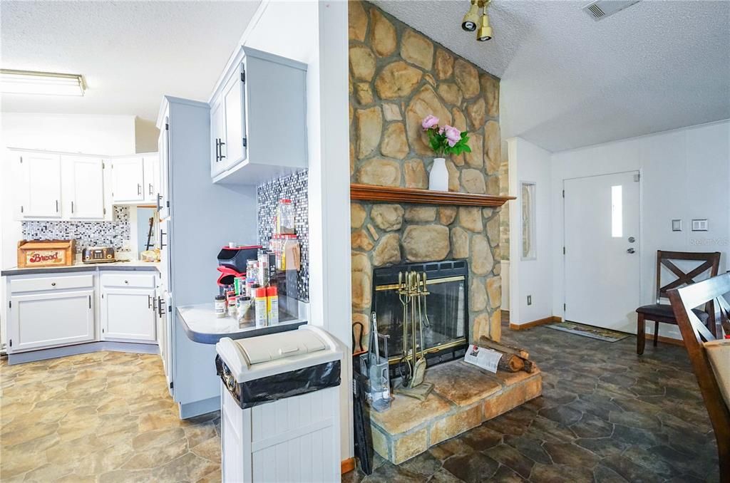 For Sale: $979,900 (4 beds, 2 baths, 2052 Square Feet)