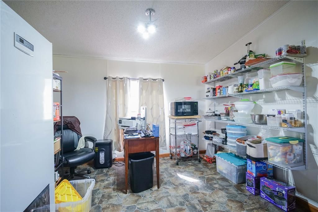 For Sale: $979,900 (4 beds, 2 baths, 2052 Square Feet)