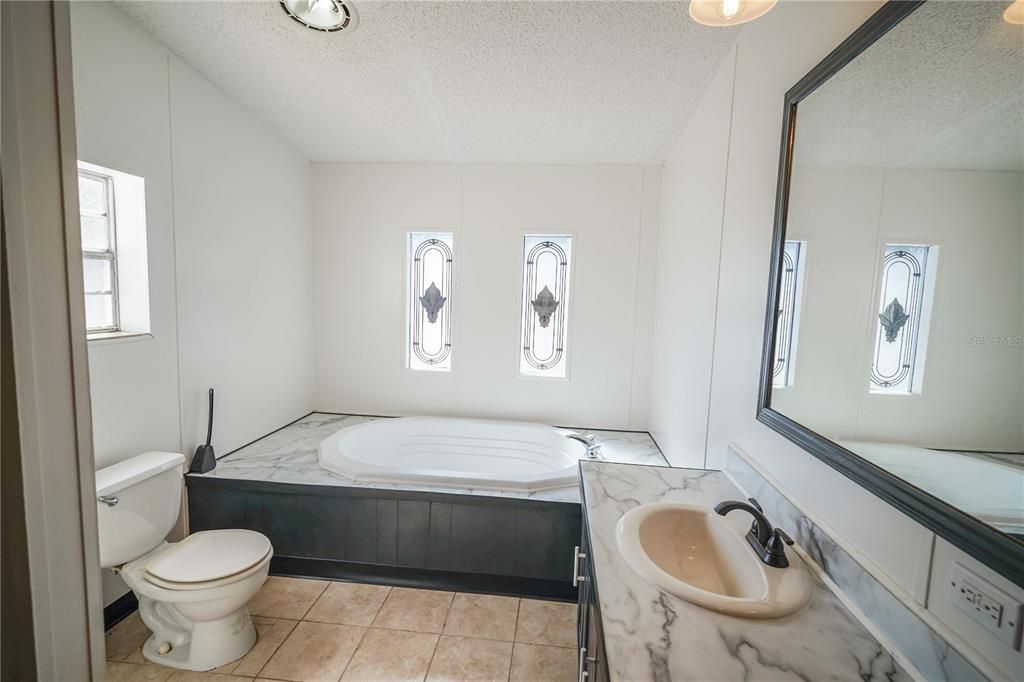 For Sale: $979,900 (4 beds, 2 baths, 2052 Square Feet)