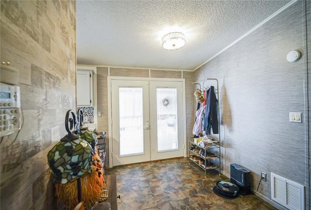 For Sale: $979,900 (4 beds, 2 baths, 2052 Square Feet)