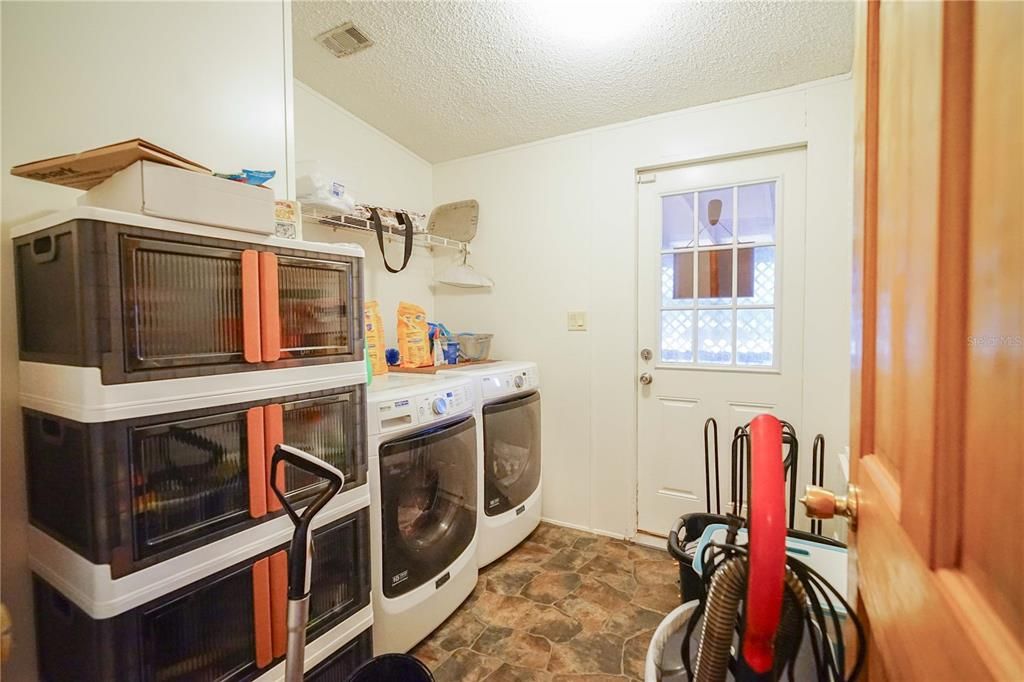 For Sale: $979,900 (4 beds, 2 baths, 2052 Square Feet)