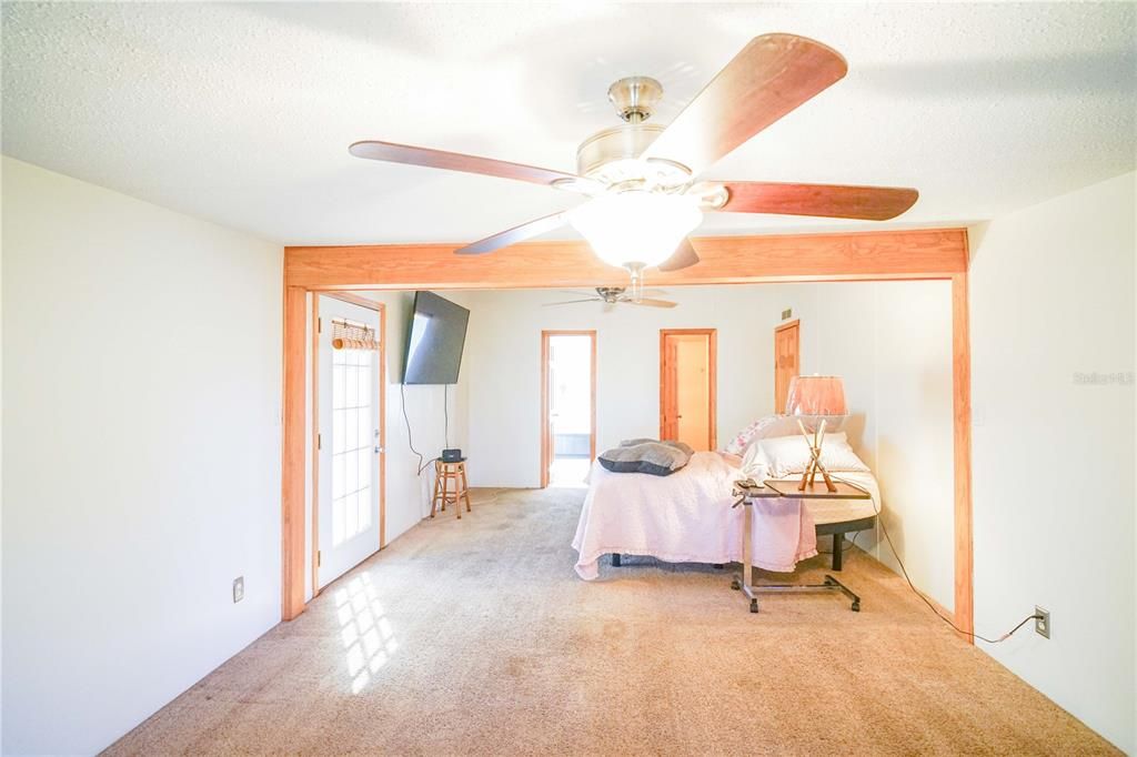 For Sale: $979,900 (4 beds, 2 baths, 2052 Square Feet)