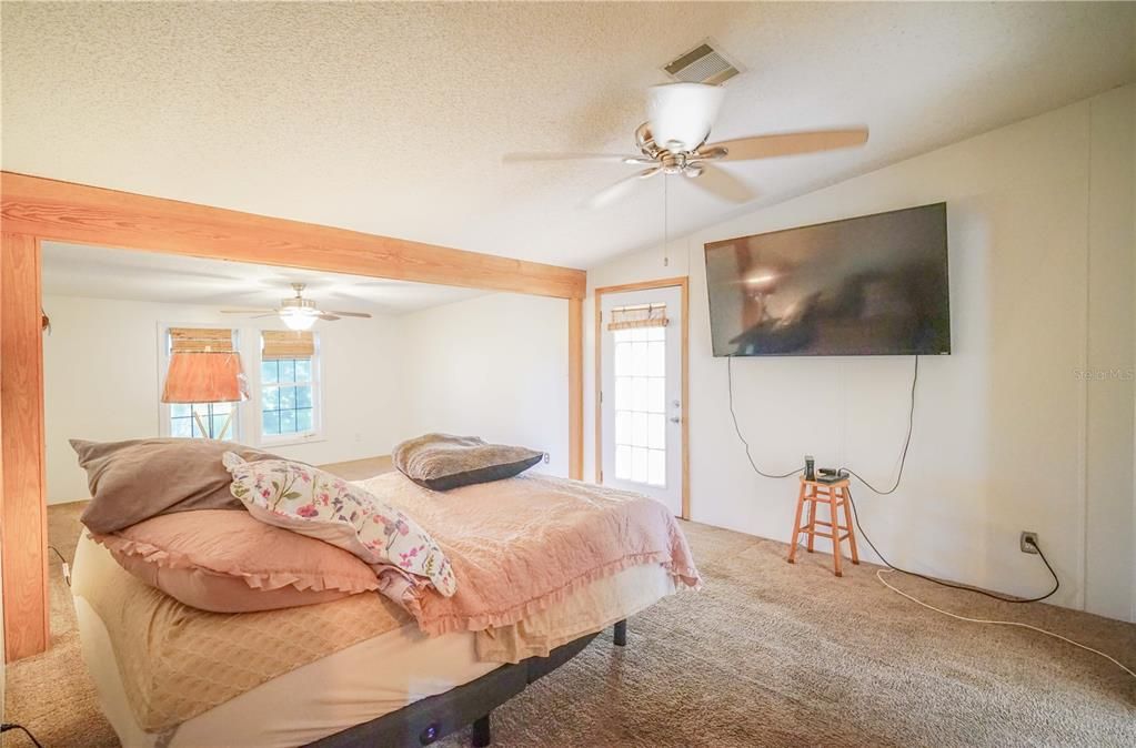 For Sale: $979,900 (4 beds, 2 baths, 2052 Square Feet)